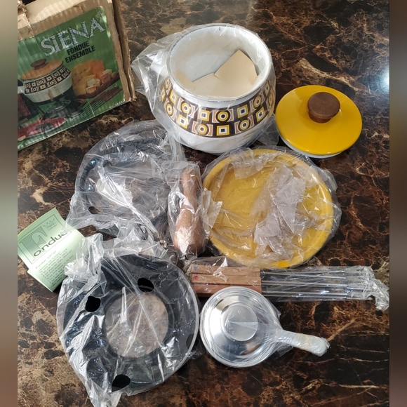 VTG Fondue Ensemble Siena 1973 NEW Imperial Int. Porcelain Steel 2 QT - Picture 2 of 11